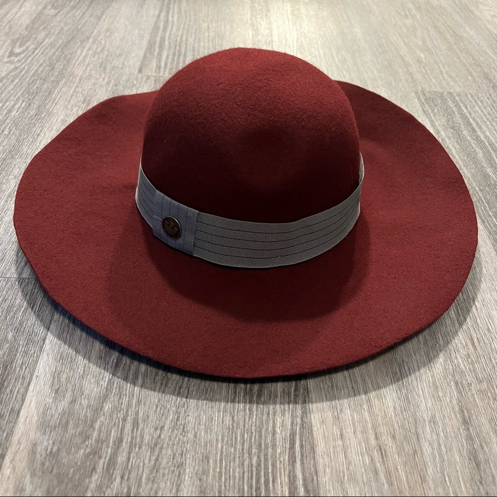 Burgundy wool Goorin Brothers floppy hat